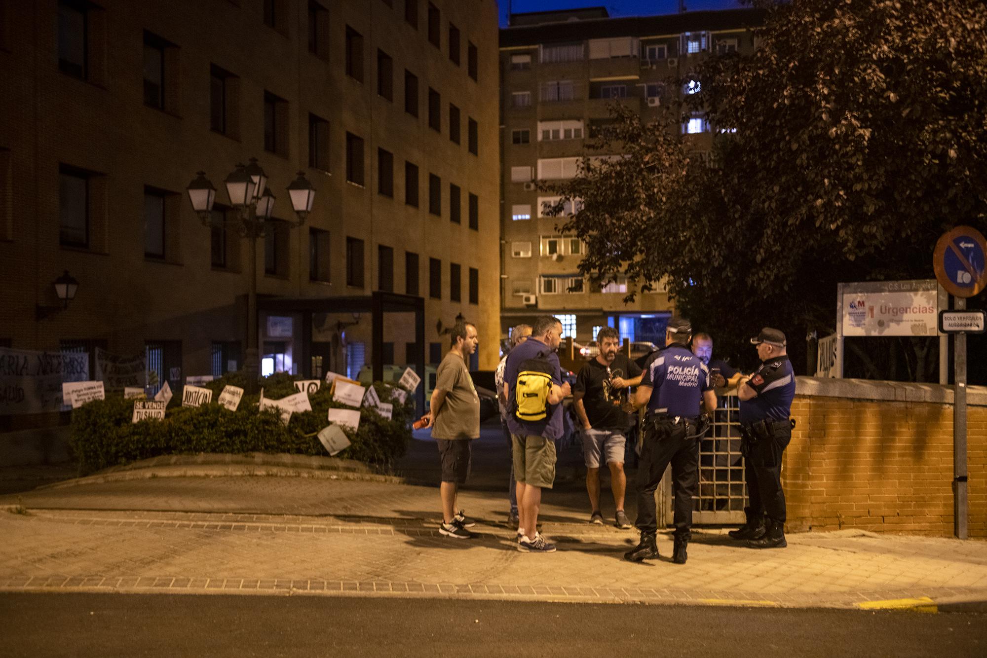 Acampada en el Centro de Salud Los ángeles en Villaverde - 11